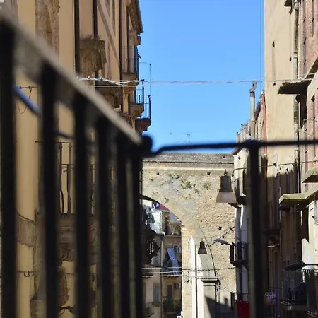 Charming In 70m² Balcony With View Caltagirone