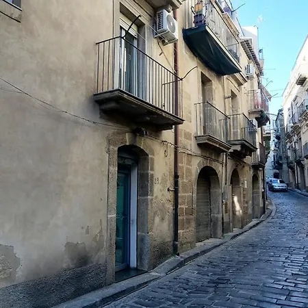 Apartment Charming In 70m² Balcony With View Caltagirone